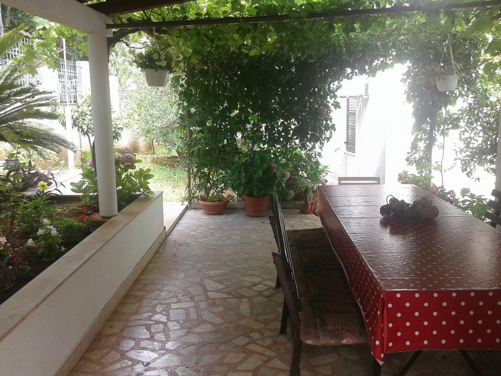 Apartments Villa Zvonimir Slatine Bilik gambar