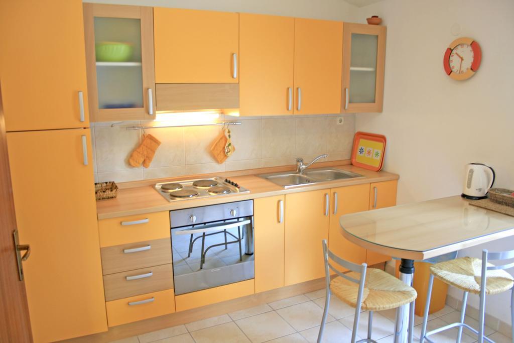 Apartments Villa Zvonimir Slatine Bilik gambar
